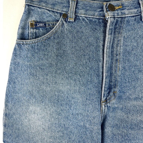 Vintage Lee High Rise Blue Jeans in a Light Blue Stone Wash • Ankle Cut • Small - Picture 7 of 9